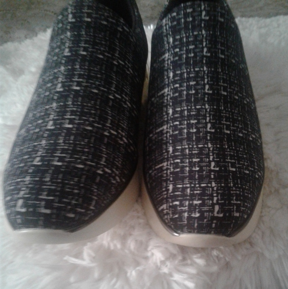 Karl Lagerfeld Paris Sneaker - Picture 2 of 8